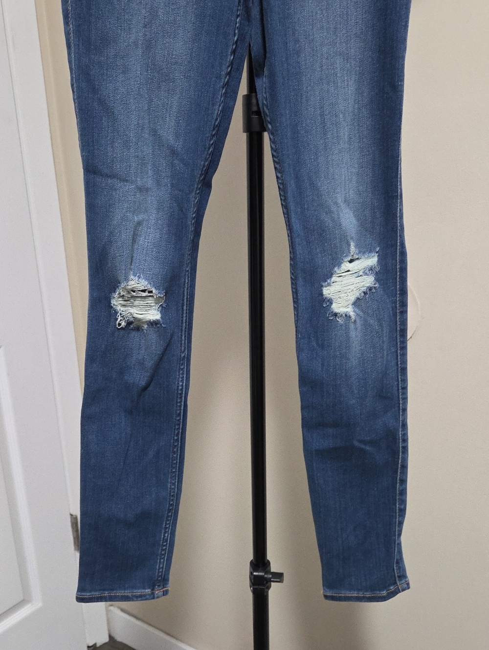 Nwt Hollister Distressed Mid-Blue High-Rise Skinny Jeans - Picture 3 of 8